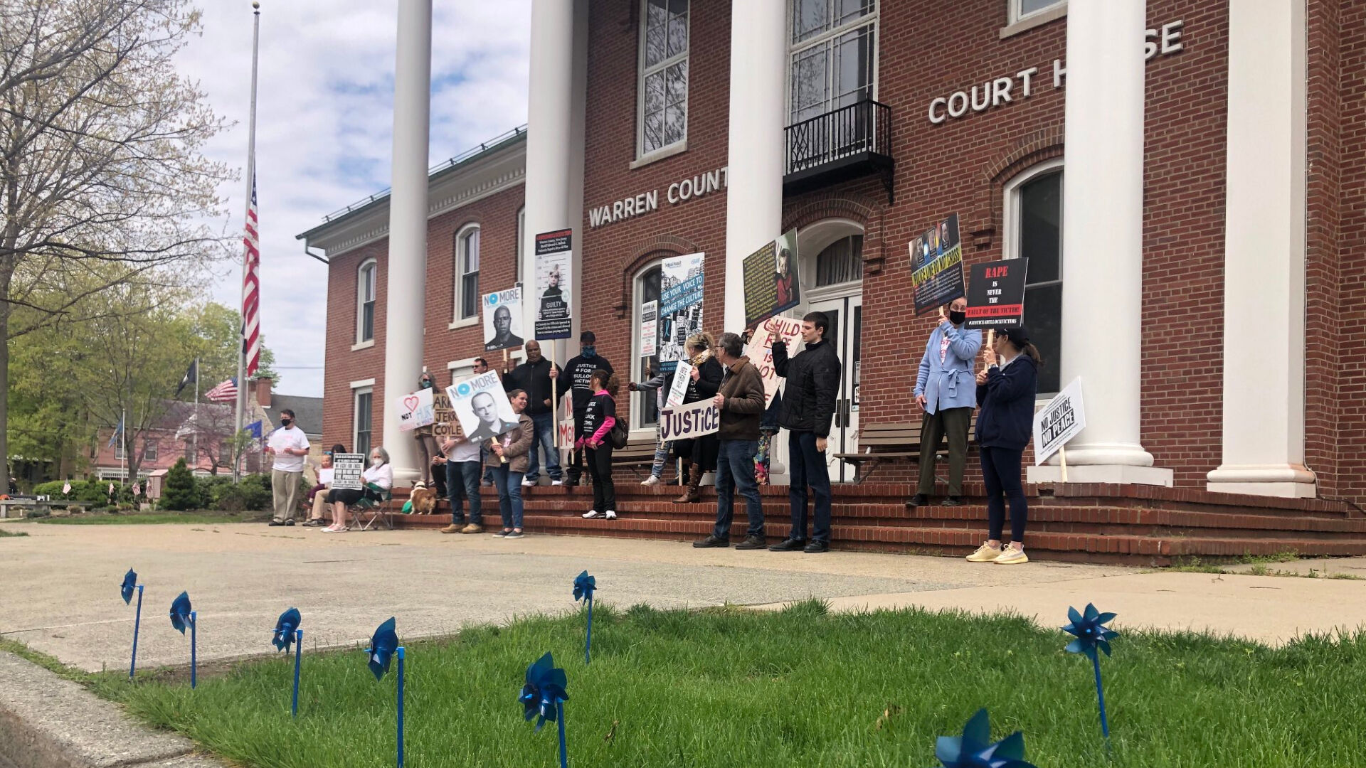Rally at Warren County Courthouse
